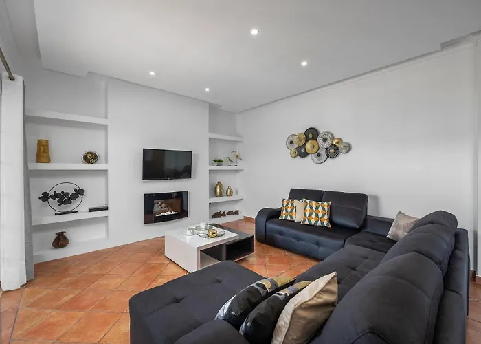 Laura By Algarve Holidays * Албуфейра