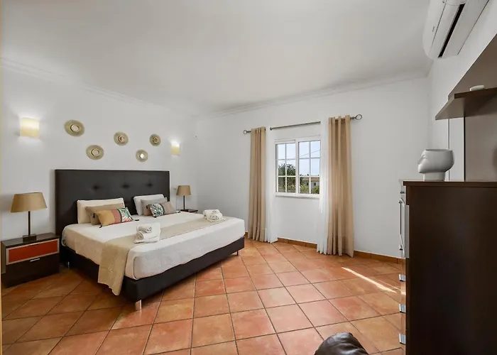 Laura By Algarve Holidays Вілла