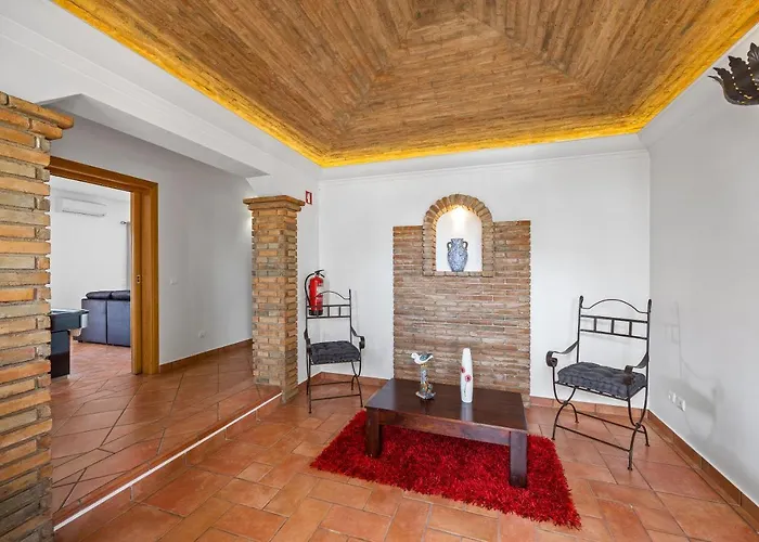 Laura By Algarve Holidays * Албуфейра